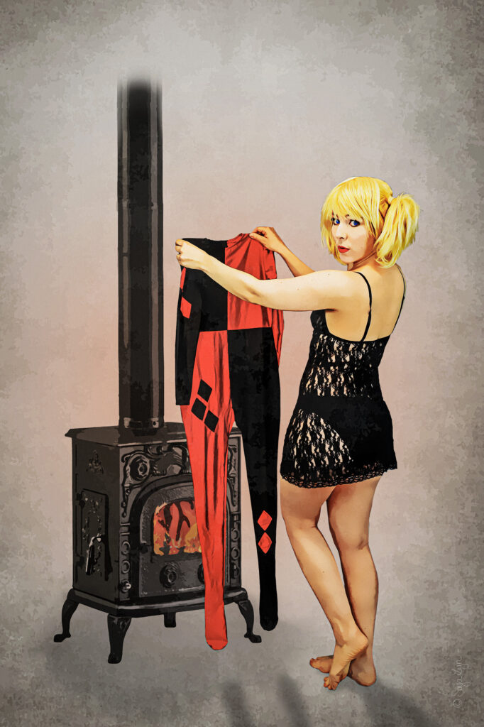 Cosplayer als Harley Quinn im sexy Pin-Up Stil