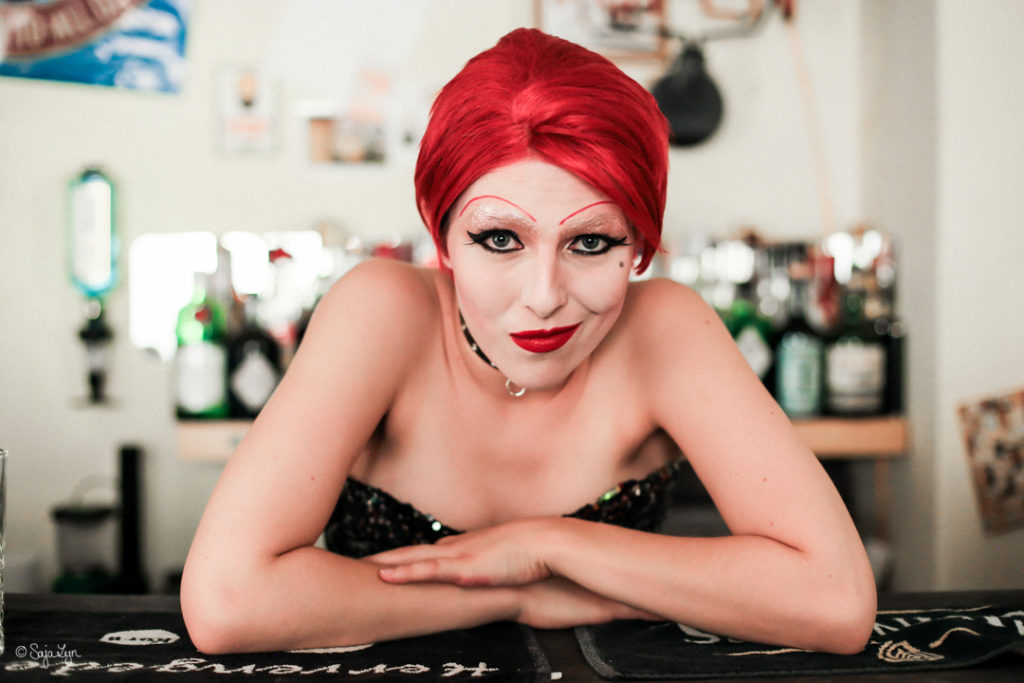 Cosplayer als Columbia aus The Rocky Horror Picture Show