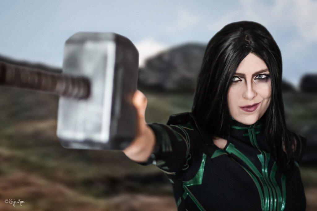 Cosplayer als Hela aus dem Marvel Universum