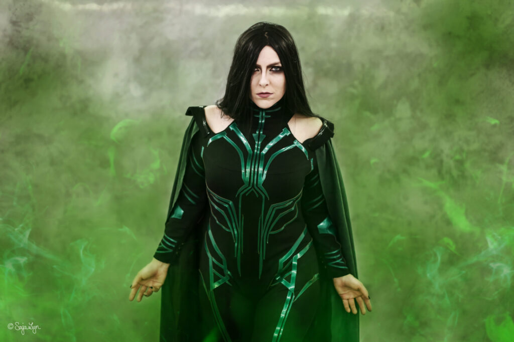Cosplayer als Hela aus dem Marvel Universum