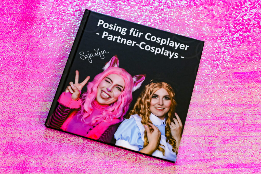 Cosplay-Buch-Posing-Partner-SajaLyn_IMG_1207-2